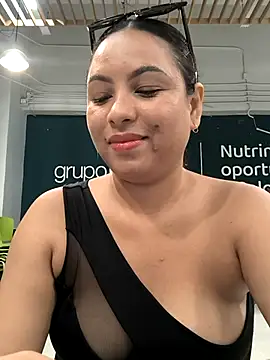 Snapshot of Francesca_ferrari chatting on March 22, 2025, 5:41 pm Francesca ferrari online show from March 22, 2025, 5:41 pm