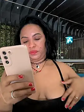 Snapshot of Francesca_ferrari chatting on September 16, 2025, 6:20 pm Francesca ferrari online show from September 16, 2025, 6:20 pm