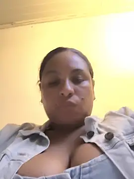 Snapshot of Francesca_ferrari chatting on May 22, 2026, 1:57 am Francesca ferrari online show from May 22, 2026, 1:57 am