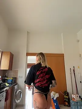 Snapshot of haileyhope_ chatting on October 3, 2025, 8:55 am haileyhope online show from October 3, 2025, 8:55 am