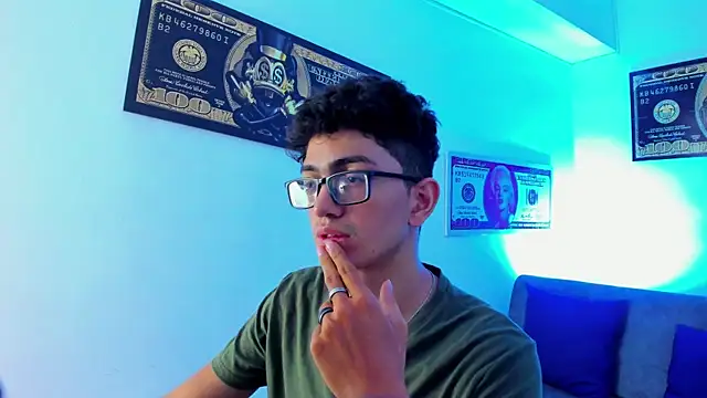 Snapshot of TylerWhite_ chatting on January 24, 2025, 9:39 am TylerWhite online show from January 24, 2025, 9:39 am