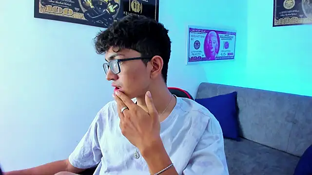 Snapshot of TylerWhite_ chatting on February 4, 2025, 3:11 am TylerWhite online show from February 4, 2025, 3:11 am