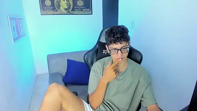 Snapshot of TylerWhite_ chatting on February 8, 2025, 2:58 am TylerWhite online show from February 8, 2025, 2:58 am