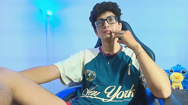 Snapshot of TylerWhite_ chatting on October 1, 2025, 3:45 am TylerWhite online show from October 1, 2025, 3:45 am