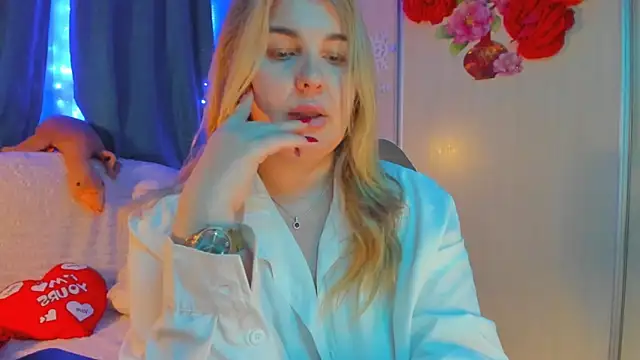 Snapshot of CoraSwon chatting on February 9, 2025, 4:18 pm CoraSwon online show from February 9, 2025, 4:18 pm