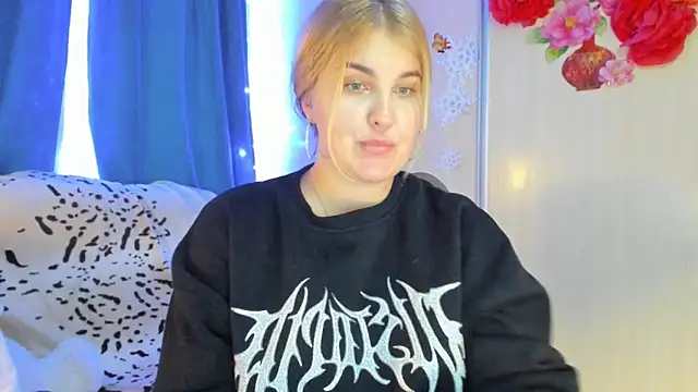 Snapshot of CoraSwon chatting on February 10, 2025, 1:44 pm CoraSwon online show from February 10, 2025, 1:44 pm