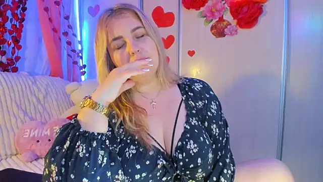 Snapshot of CoraSwon chatting on February 25, 2025, 10:18 pm CoraSwon online show from February 25, 2025, 10:18 pm