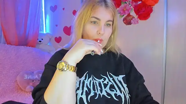 Snapshot of CoraSwon chatting on February 28, 2025, 9:12 pm CoraSwon online show from February 28, 2025, 9:12 pm