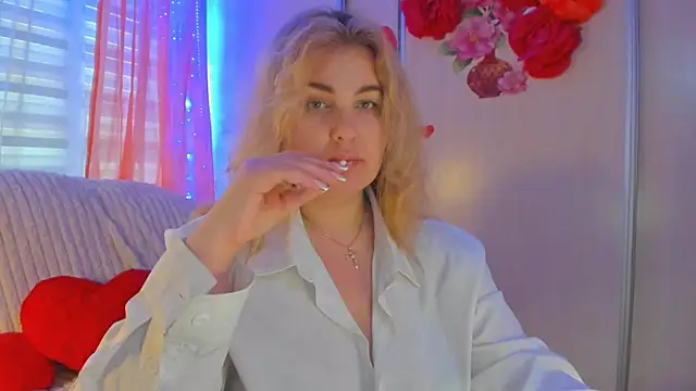 Snapshot of CoraSwon chatting on March 11, 2025, 1:01 pm CoraSwon online show from March 11, 2025, 1:01 pm