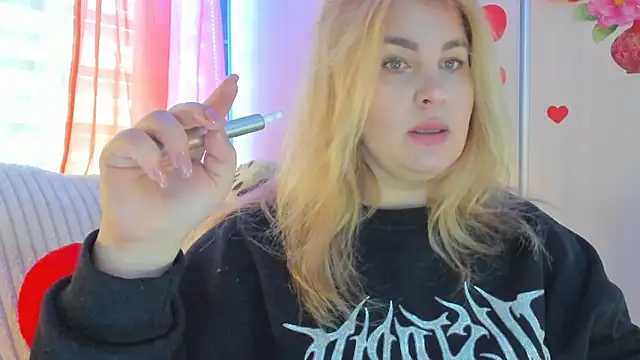 Snapshot of CoraSwon chatting on March 19, 2025, 8:45 am CoraSwon online show from March 19, 2025, 8:45 am