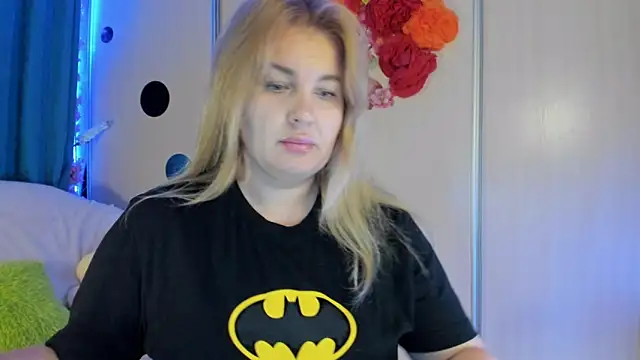 Snapshot of CoraSwon chatting on September 18, 2025, 6:10 pm CoraSwon online show from September 18, 2025, 6:10 pm