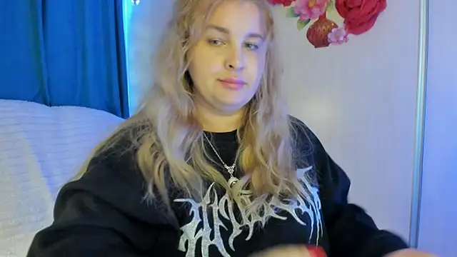 Snapshot of CoraSwon chatting on October 2, 2025, 6:42 am CoraSwon online show from October 2, 2025, 6:42 am