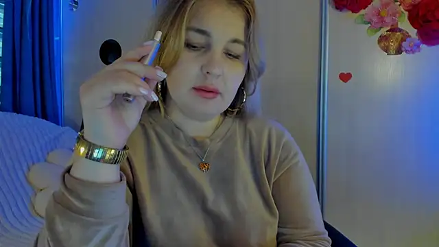 Snapshot of CoraSwon chatting on November 25, 2025, 6:13 am CoraSwon online show from November 25, 2025, 6:13 am