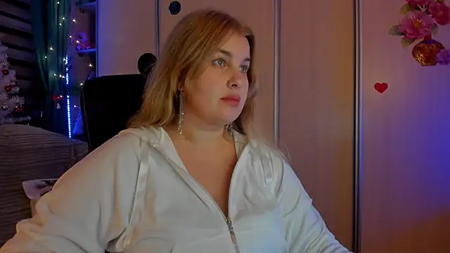 CoraSwon online show from December 22, 2025, 9:12 pm