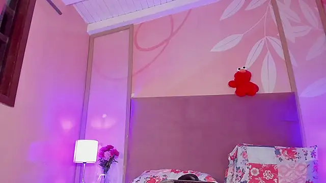 Snapshot of Maxim-Walker chatting on February 26, 2025, 6:47 am Maxim-Walker online show from February 26, 2025, 6:47 am