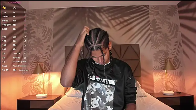 Snapshot of Maxim-Walker chatting on November 11, 2025, 3:06 am Maxim-Walker online show from November 11, 2025, 3:06 am