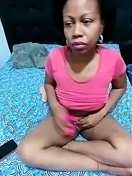 littlebrunett online show from December 22, 2024, 2:06 pm