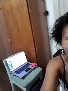 littlebrunett online show from March 6, 2025, 9:14 am