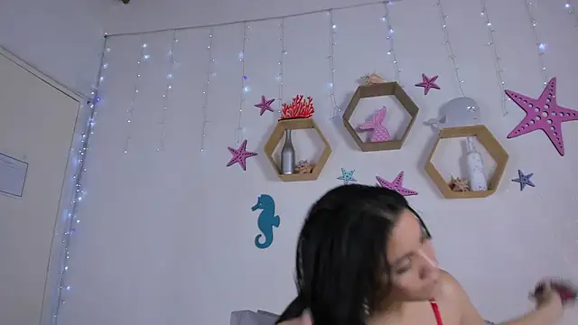 Snapshot of Emiily_Parkerr chatting on February 14, 2025, 3:11 am Emiily Parkerr online show from February 14, 2025, 3:11 am