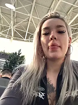 Snapshot of Sextazy chatting on December 14, 2024, 5:40 am Sextazy online show from December 14, 2024, 5:40 am