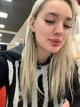 Snapshot of Sextazy chatting on December 17, 2024, 7:50 am Sextazy online show from December 17, 2024, 7:50 am