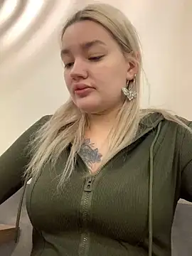 Snapshot of Sextazy chatting on January 25, 2025, 11:44 am Sextazy online show from January 25, 2025, 11:44 am