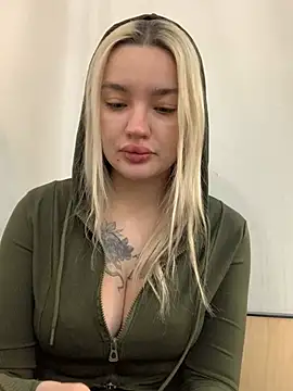 Snapshot of Sextazy chatting on February 7, 2025, 6:56 am Sextazy online show from February 7, 2025, 6:56 am