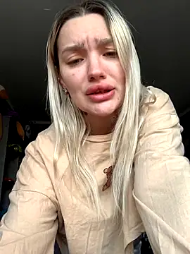 Snapshot of Sextazy chatting on October 18, 2025, 9:21 am Sextazy online show from October 18, 2025, 9:21 am