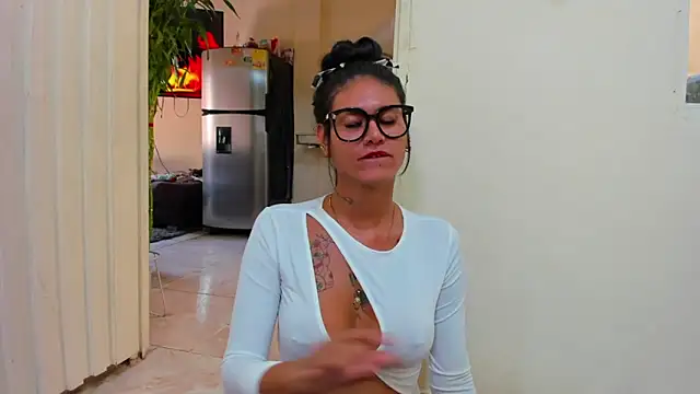 Snapshot of Samantha__latinaXXX chatting on March 13, 2026, 3:51 pm Samantha latinaXXX online show from March 13, 2026, 3:51 pm