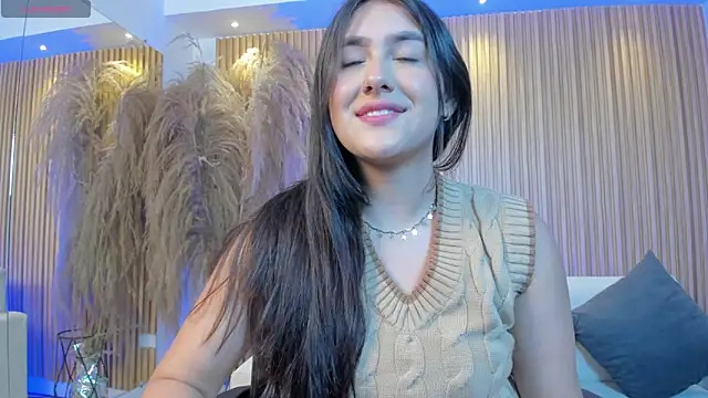 paulina sweett  online show from March 19, 2025, 12:23 pm