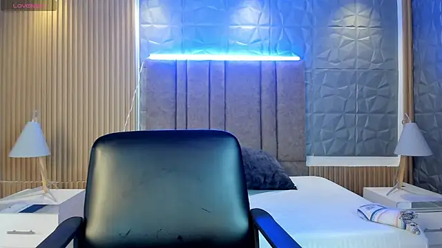 paulina sweett  online show from November 21, 2025, 12:04 pm