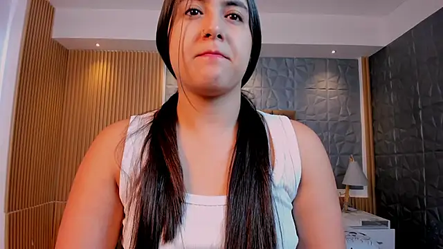 paulina sweett  online show from June 19, 2026, 11:25 am