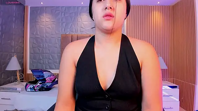 paulina sweett  online show from June 27, 2026, 11:04 am