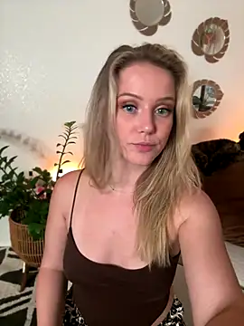 lexi luv online show from December 16, 2025, 4:06 am