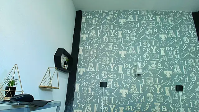 Lindsey8 online show from November 26, 2025, 12:39 pm