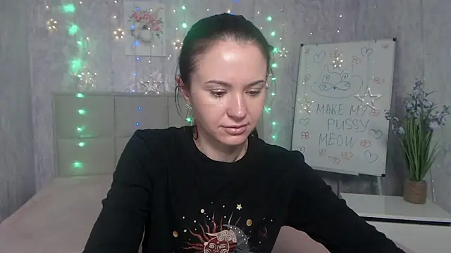 KaraCriegs online show from September 29, 2025, 5:29 pm