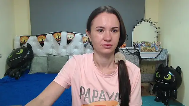 KaraCriegs online show from October 16, 2025, 6:09 pm