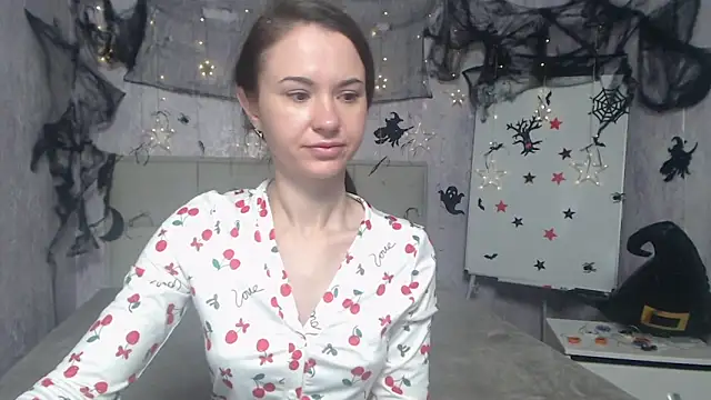 KaraCriegs online show from October 19, 2025, 5:46 pm