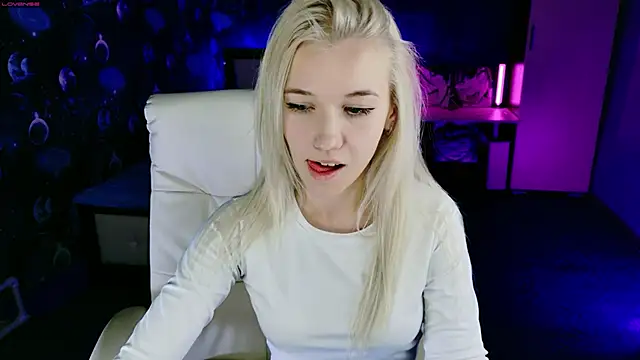 Snapshot of ShhhO_O chatting on September 8, 2025, 4:06 pm ShhhO O online show from September 8, 2025, 4:06 pm