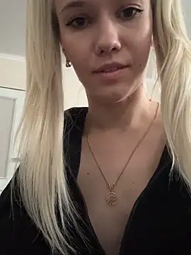 Snapshot of ShhhO_O chatting on October 7, 2025, 5:37 am ShhhO O online show from October 7, 2025, 5:37 am