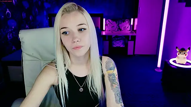 Snapshot of ShhhO_O chatting on November 6, 2025, 3:02 pm ShhhO O online show from November 6, 2025, 3:02 pm