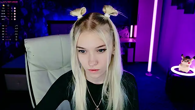 Snapshot of ShhhO_O chatting on November 21, 2025, 4:38 pm ShhhO O online show from November 21, 2025, 4:38 pm