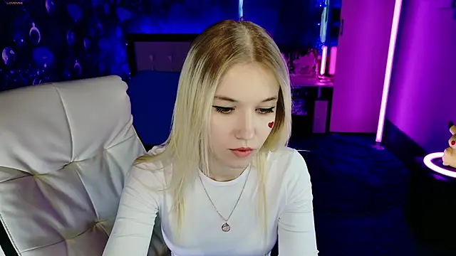 Snapshot of ShhhO_O chatting on March 8, 2026, 2:32 pm ShhhO O online show from March 8, 2026, 2:32 pm