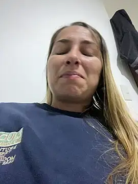 Snapshot of Iris_love18 chatting on February 13, 2025, 1:08 am Iris love18 online show from February 13, 2025, 1:08 am