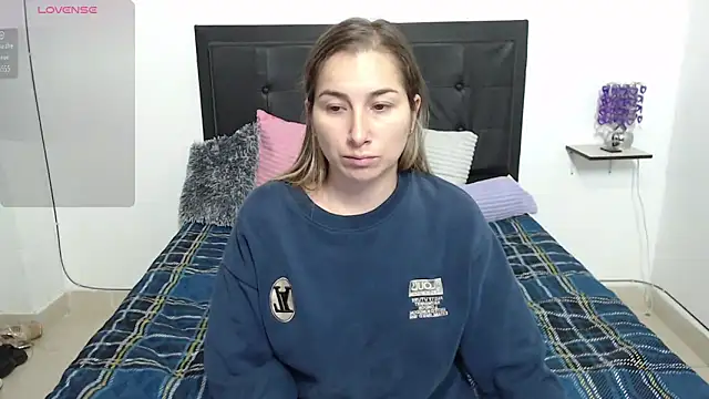 Snapshot of Iris_love18 chatting on February 13, 2025, 11:50 am Iris love18 online show from February 13, 2025, 11:50 am