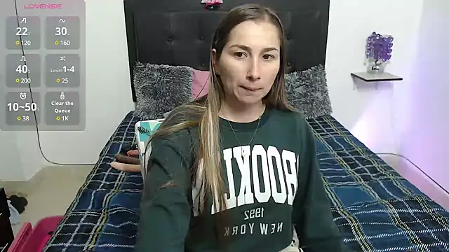 Snapshot of Iris_love18 chatting on March 5, 2025, 8:32 pm Iris love18 online show from March 5, 2025, 8:32 pm