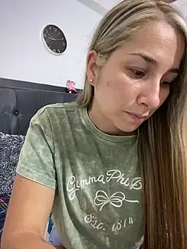 Snapshot of Iris_love18 chatting on March 14, 2025, 1:48 am Iris love18 online show from March 14, 2025, 1:48 am