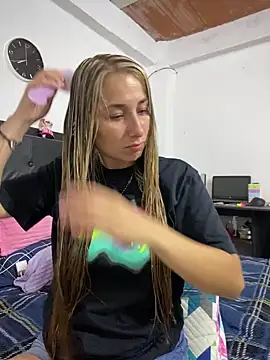 Snapshot of Iris_love18 chatting on March 22, 2025, 12:39 am Iris love18 online show from March 22, 2025, 12:39 am