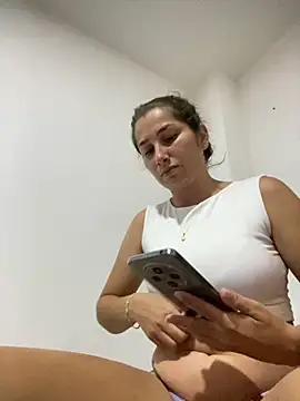 Snapshot of Iris_love18 chatting on October 4, 2025, 11:52 am Iris love18 online show from October 4, 2025, 11:52 am