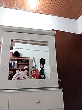 Snapshot of Iris_love18 chatting on October 27, 2025, 5:06 pm Iris love18 online show from October 27, 2025, 5:06 pm